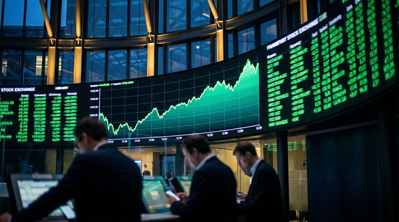 Handelssaal einer Börse mit großer Kurstafel (KI-generiertes Bild)